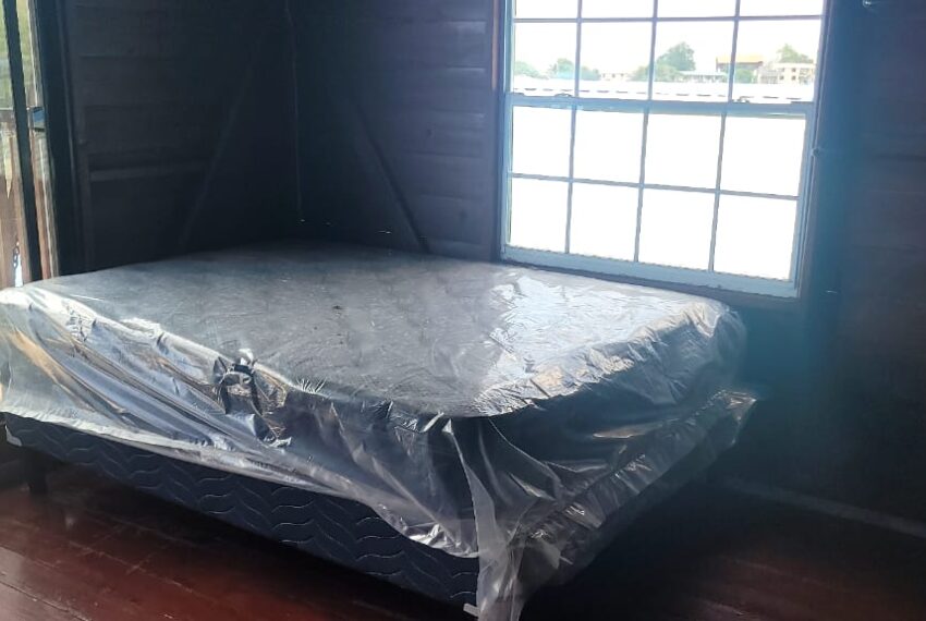 QUEEN SIZE BED